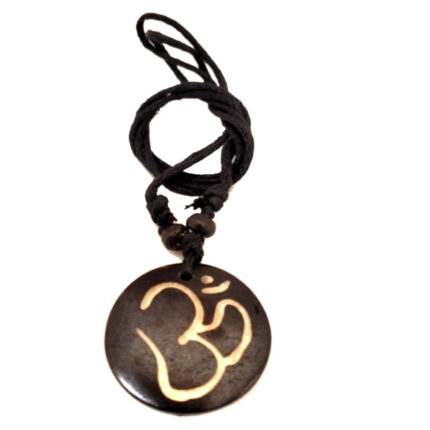Μενταγιόν κοκκάλινο σε μαύρο καφέ χρώμα σύμβολο ομ με κορδόνι από Νεπάλ