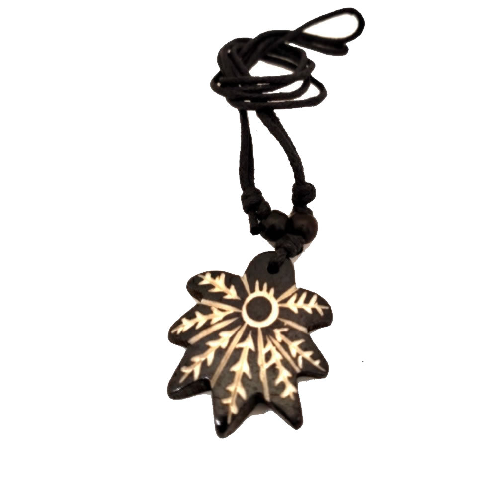 Μενταγιόν κοκκάλινο σε μαύρο χρώμα σχέδιo φύλλο με κορδόνι από Νεπάλ Μενταγιόν κοκκάλινο σε μαύρο χρώμα σχέδιo φύλλο με κορδόνι από Νεπάλ