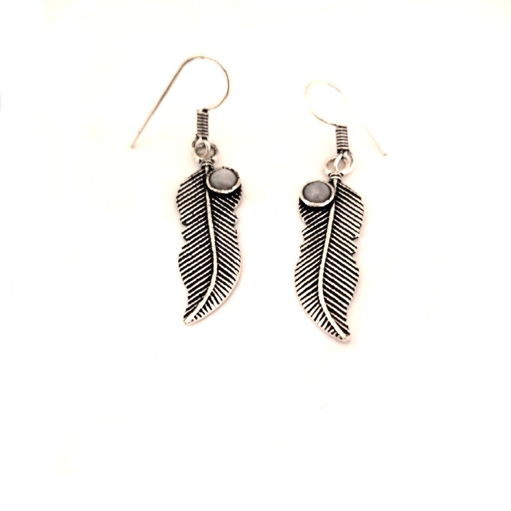 wber-604-a-white-brass-earrings-feather-labradorite Σκουλαρίκια έθνικ από λευκό μπρύτζο κρεμαστό σχέδιο ήλιος με ημιπολύτιμη πέτρα Λαμπραδορίτη