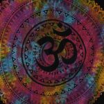 Πάντα τοίχου, πανό ,ριχτάρι σε μαύρο χρώμα με σχέδιο σύμβολο του ομ σε μαντάλα