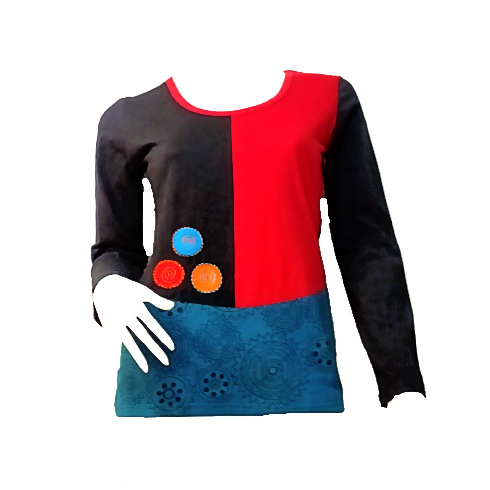 Μπλούζα γυναικεία σε μαύρο μπλέ και κόκκινο χρώμα με σχέδια κύκλους και λουλούδια Μπλούζα γυναικεία σε μαύρο μπλέ και κόκκινο χρώμα με σχέδια κύκλους και λουλούδια