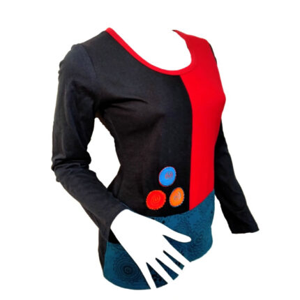 Μπλούζα γυναικεία σε μαύρο μπλέ και κόκκινο χρώμα με σχέδια κύκλους και λουλούδια