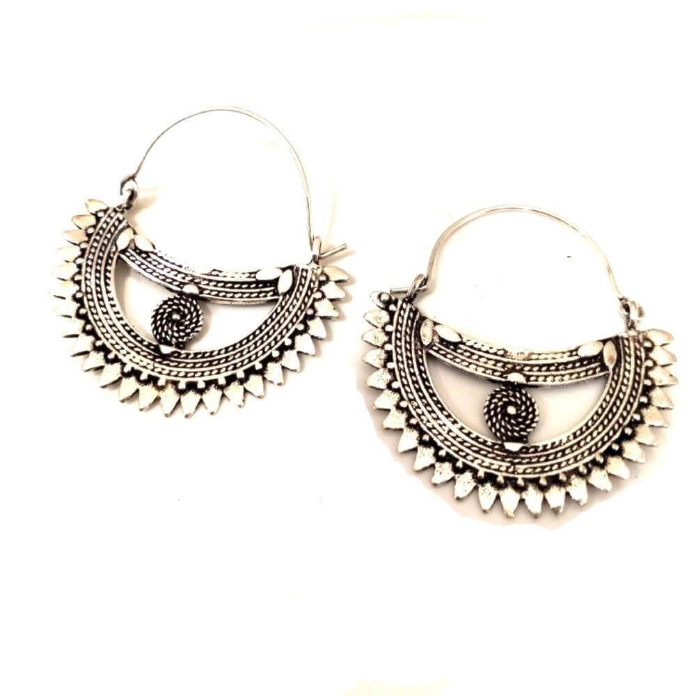 Σκουλαρίκια κρεμαστά από λευκό μπρούτζο εθνικ στυλ Σκουλαρίκια κρεμαστά από λευκό μπρούτζο εθνικ στυλ