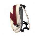 Τσάντα πλάτης σε μεγάλο μέγεθος από κλωστική κάνναβη άνετη εφαρμογή με ρυθμιζόμενους ιμάντες και πολλόυς αποθηκευτικούς χώρους σε χρώμα μπεζ με μπορντώ