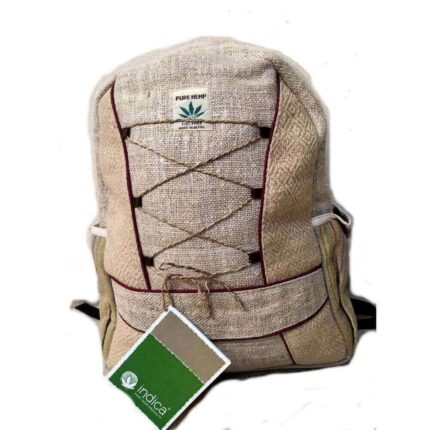 Τσάντα πλάτης σε μεγάλο μέγεθος από κλωστική κάνναβη άνετη εφαρμογή με ρυθμιζόμενους ιμάντες και πολλόυς αποθηκευτικούς χώρους σε χρώμα μπεζ με λεπτομέρειες κόκκινο κορδόνι.