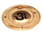 Βάση για αρωματικά στικ και κώνους με χαραγμένο σε χαλκό το σύμβολο ομ από ξύλο μάνγκο