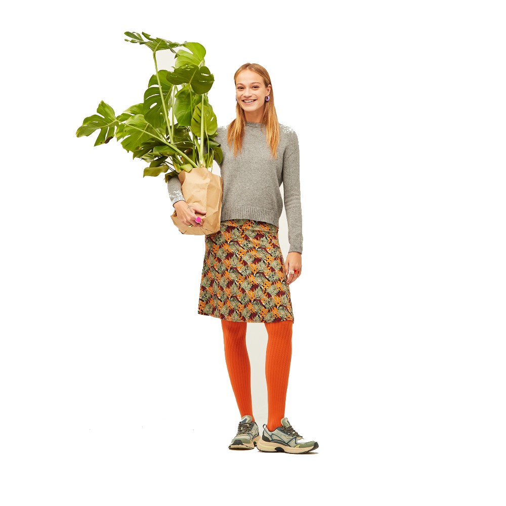 Φούστα 3/4 μίντι με μπάσκα και ελαστική μέση σε γκρί χρώμα με σχέδιο φθινοπωρινά φύλλα από βισκόζη της ισπανικής εταιρίας Xantik Φούστα 3/4 μίντι με μπάσκα και ελαστική μέση σε γκρί χρώμα με σχέδιο φθινοπωρινά φύλλα από βισκόζη της ισπανικής εταιρίας Xantik