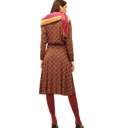 Φούστα μίντι από βισκόζη και ελαστάν με ελαστική μέση σε καφέ χρώμα και τύπωμα γεωμετρικά σχέδια της εταιρίας Xantik