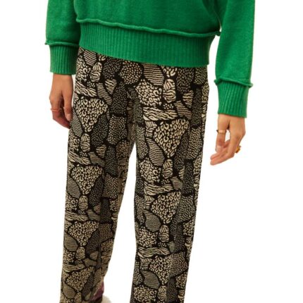 Παντελόνι γυναικείο με φαρδύ μπατζάκι μπάσκα στην μέση και σφηκοφωλιά σε υπέροχο σχέδιο λευκό μίνιμαλ γραμμές Της ισπανικής εταιρείας Xantk.