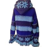 Μπουφάν ζακέτα από 100% μαλλί και επένδυση πολυεστέρα , κουκούλα εξωτερικές τσέπες και κουκούλα σε υπέροχο σχέδιο