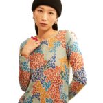 Φόρεμα κοντό με μακρύ μανίκι σε λευκό χρώμα με λεοπάρ τύπωμα χρωματιστό από πολυεστέρα και λαιμό χαμόγελο