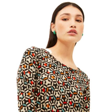 Μπλούζα με μακρύ μανίκι σε λευκό χρώμα και τύπωμα σχέδια από καλειδοσκόπιο με λαιμόκοψη χαμόγελο από πολυεστέραcolors print shirt